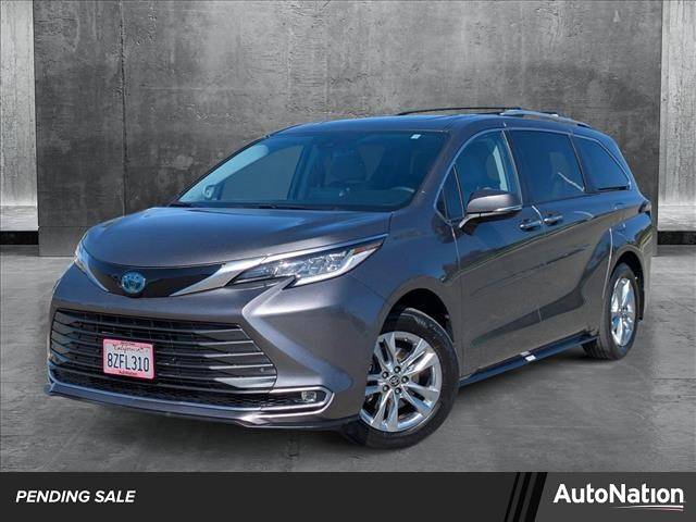 2022 Toyota Sienna Limited — Minivan — 40,041 mi — Irvine, CA