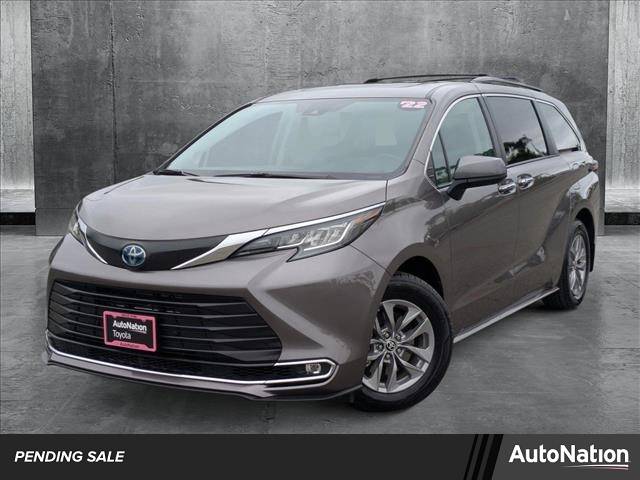 2022 Toyota Sienna XLE — Minivan — 22,719 mi — Irvine, CA