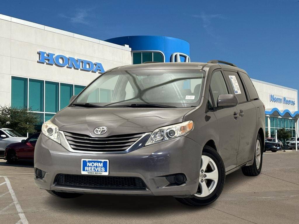 2015 Toyota Sienna LE — Minivan — 116,790 mi — North Richland Hills, TX