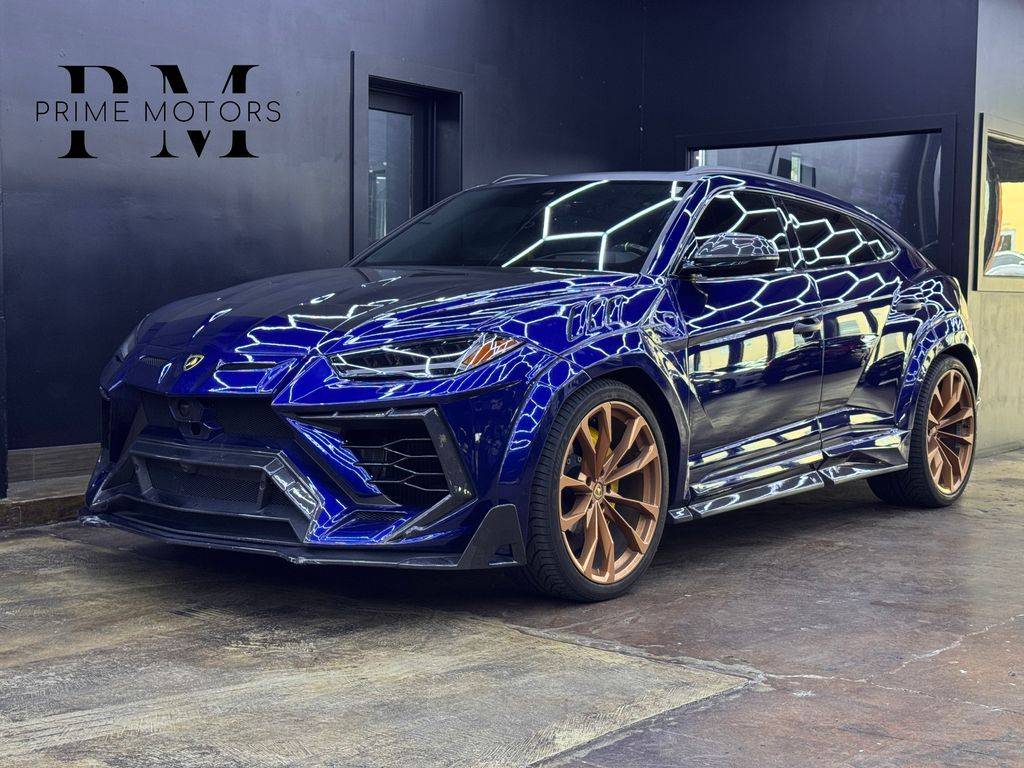 2022 Lamborghini Urus Standard