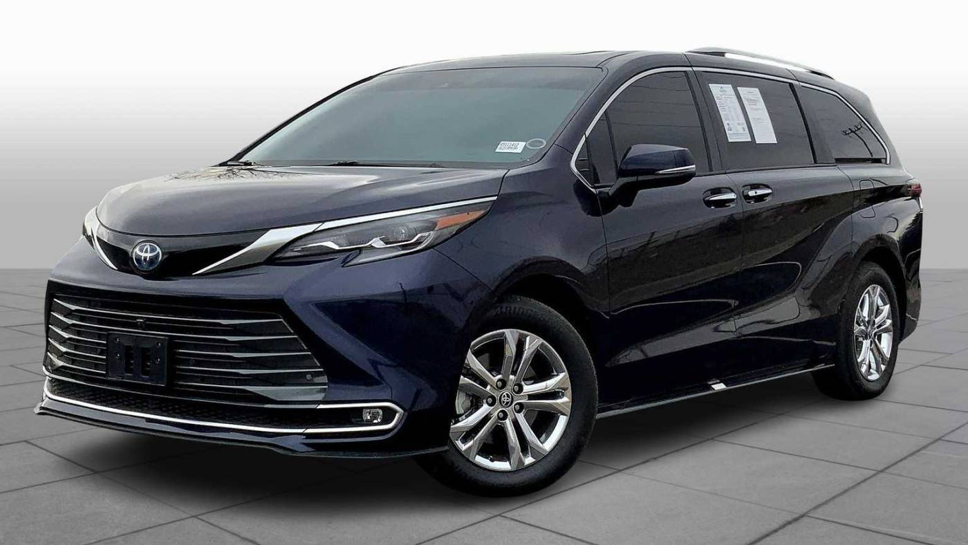 2024 Toyota Sienna Platinum — Minivan — 19,375 mi — Albuquerque, NM