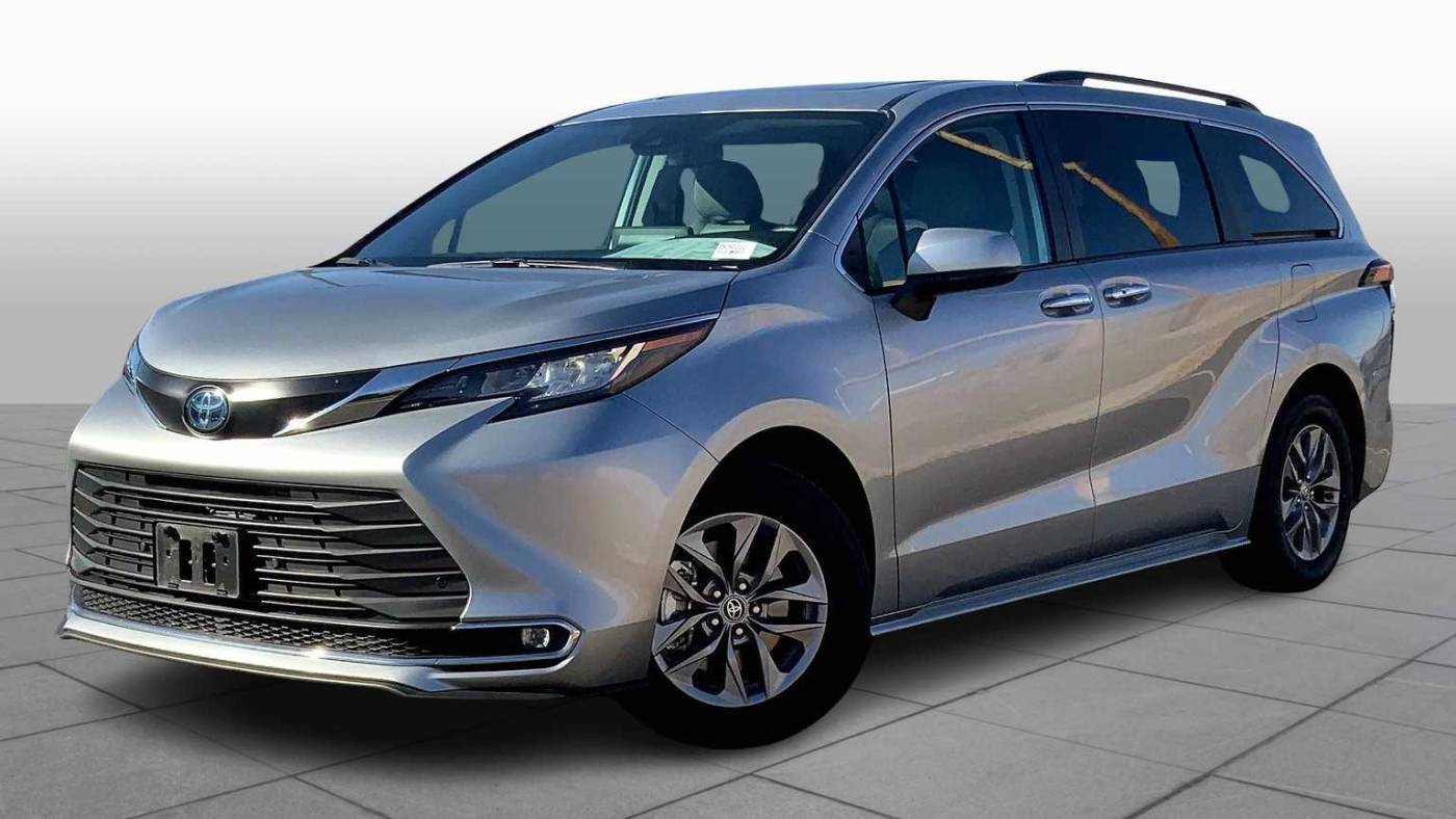 2023 Toyota Sienna XLE — Minivan — 58,235 mi — Albuquerque, NM