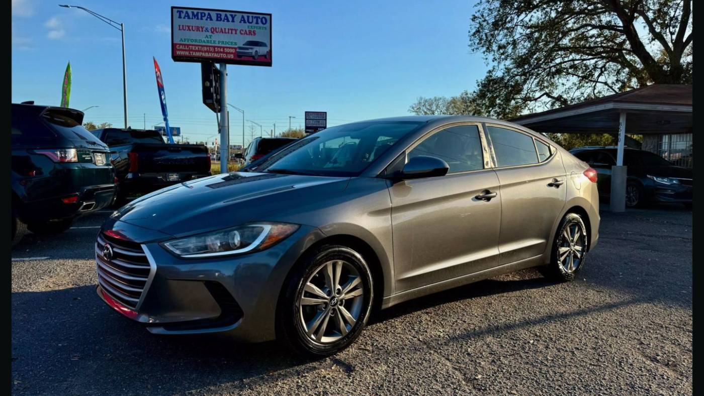 2017 Hyundai Elantra SE — Sedan — 123,579 mi — Tampa, FL