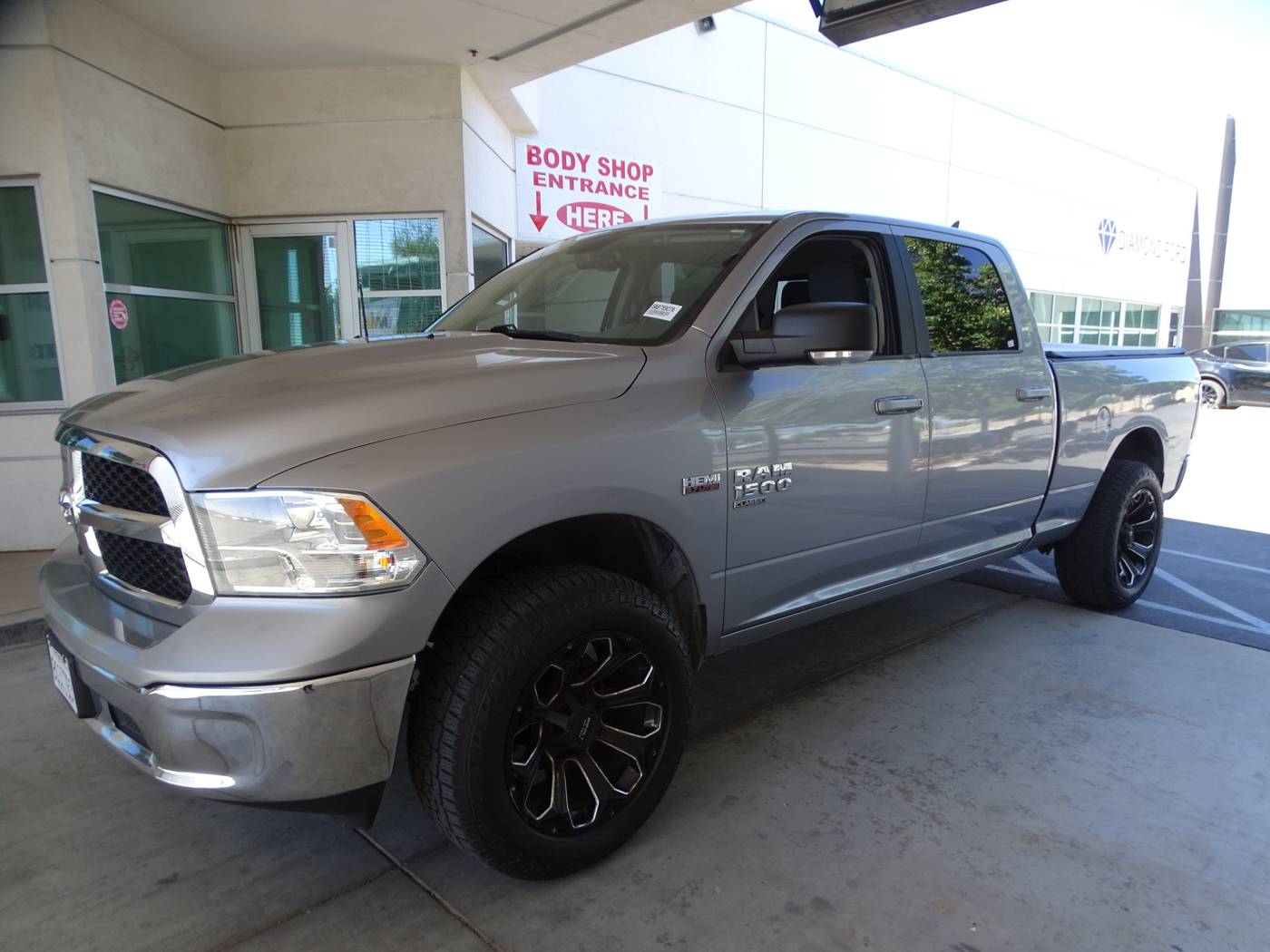 2020 Ram 1500 Classic SLT — Pickup Truck — 97,749 mi — Palmdale, CA