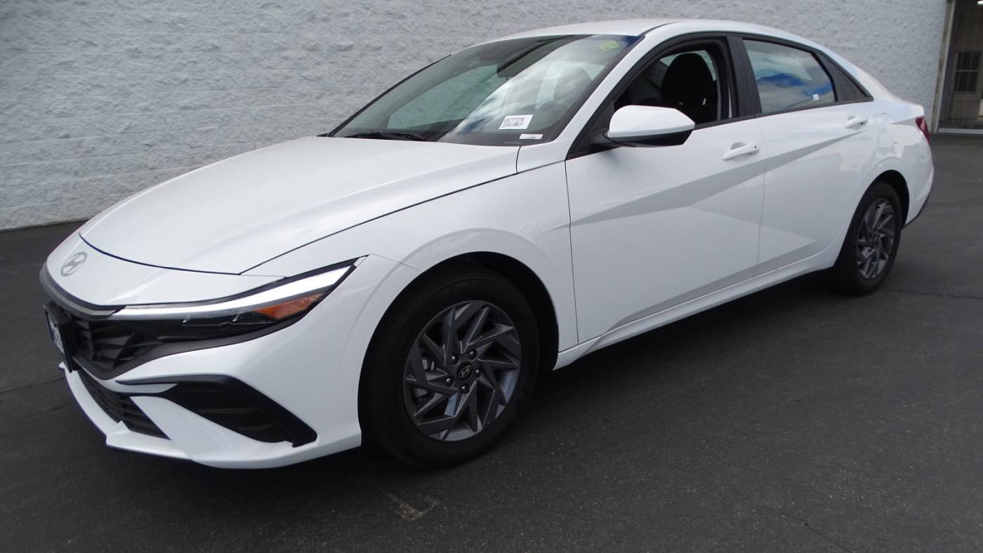 2024 Hyundai Elantra SEL — Sedan — 5,815 mi — Palmdale, CA