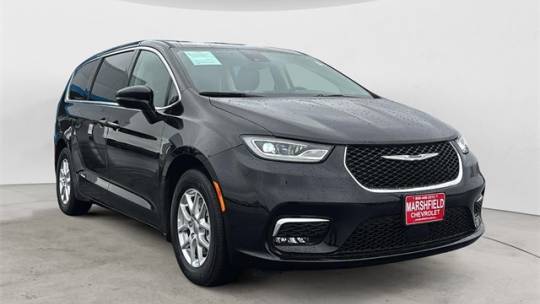 2024 Chrysler Pacifica Touring L — Minivan — 4,425 mi — Marshfield, MO