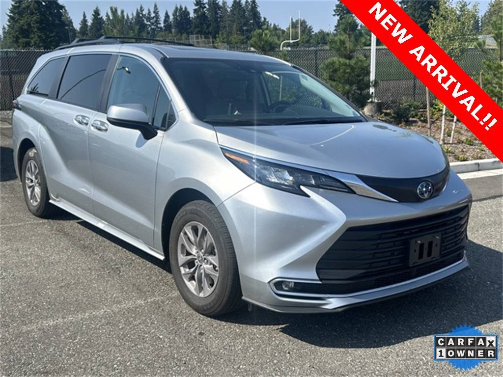 2024 Toyota Sienna XLE — Minivan — 12,299 mi — Everett, WA