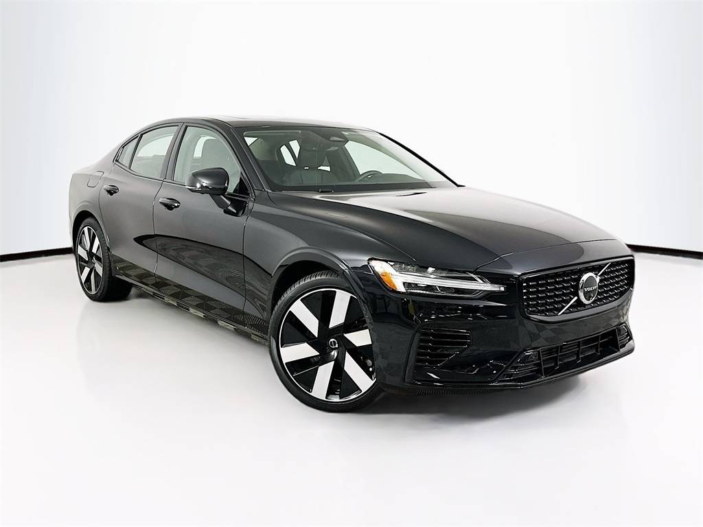 2024 Volvo S60 Recharge T8 Plus Dark Theme