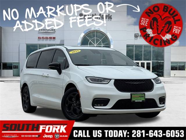 2023 Chrysler Pacifica Hybrid Limited — Minivan — 24,482 mi — Manvel, TX