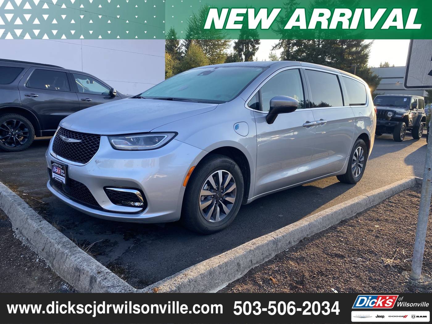 2023 Chrysler Pacifica Hybrid Touring L — Minivan — 68,614 mi — Wilsonville, OR