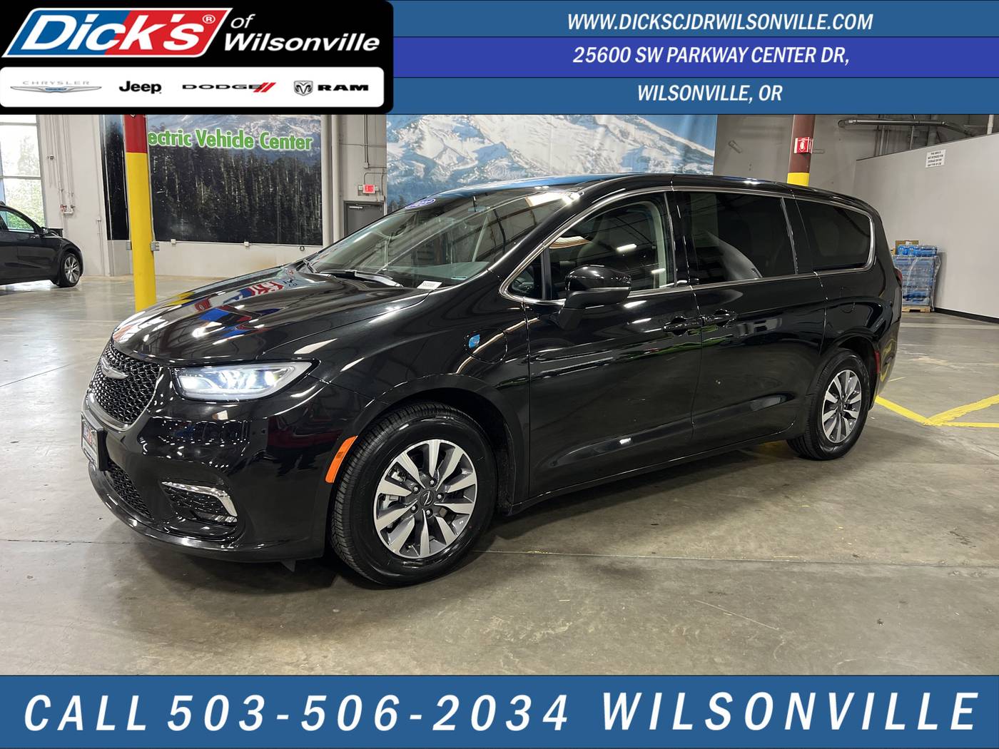 2023 Chrysler Pacifica Hybrid Touring L — Minivan — 31,826 mi — Wilsonville, OR