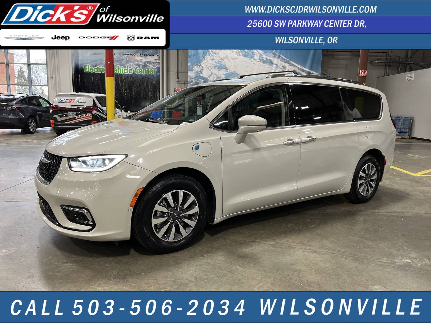 2021 Chrysler Pacifica Hybrid Touring L — Minivan — 56,150 mi — Wilsonville, OR