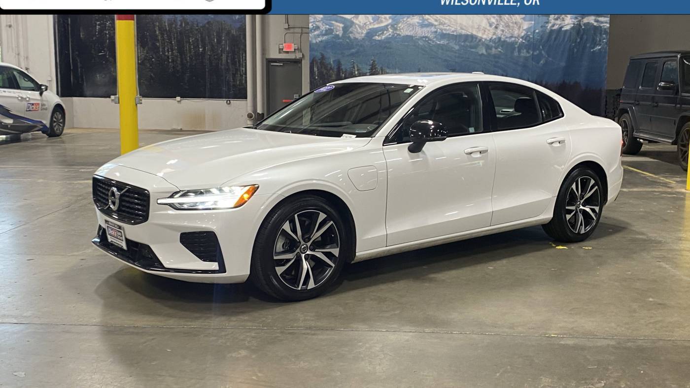 2022 Volvo S60 Recharge T8 R-Design Expression