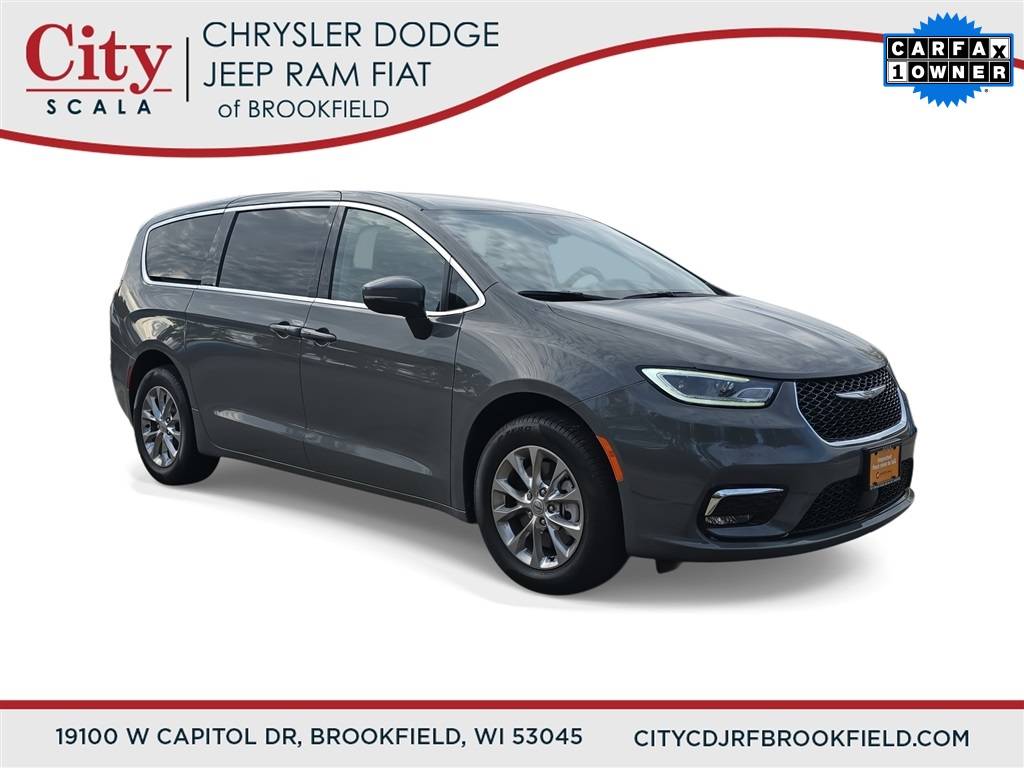 2023 Chrysler Pacifica Touring L — Minivan — 25,806 mi — Brookfield, WI