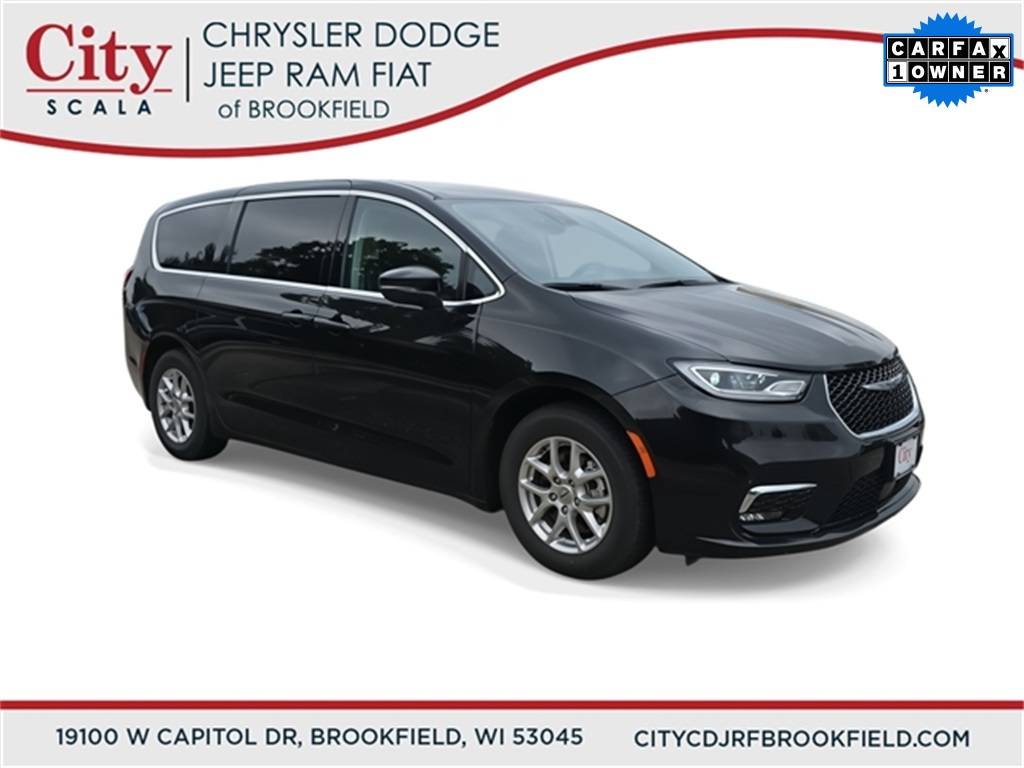2023 Chrysler Pacifica Touring L — Minivan — 61,758 mi — Brookfield, WI
