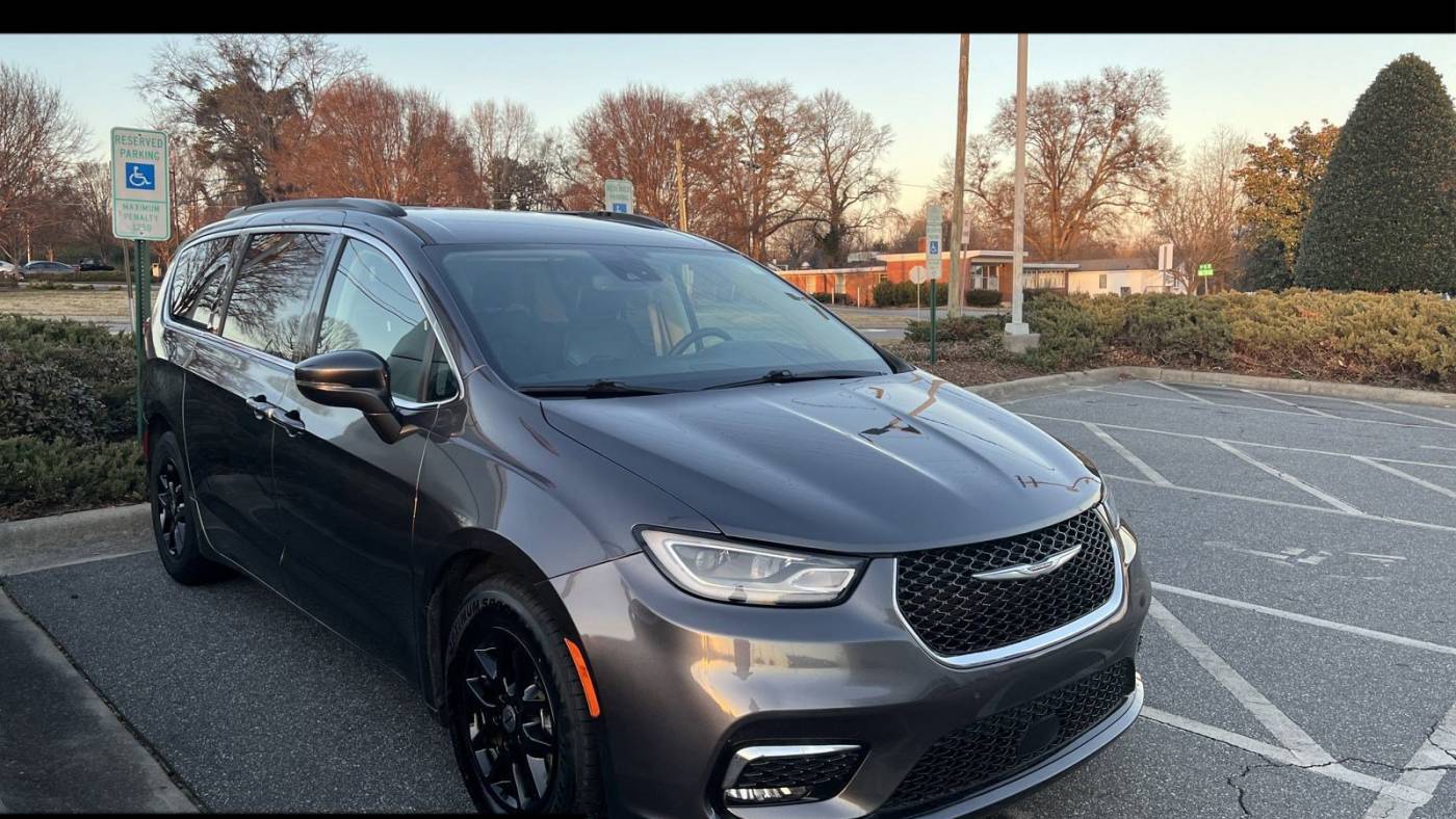 2022 Chrysler Pacifica Touring L — Minivan — 57,700 mi — Hickory, NC