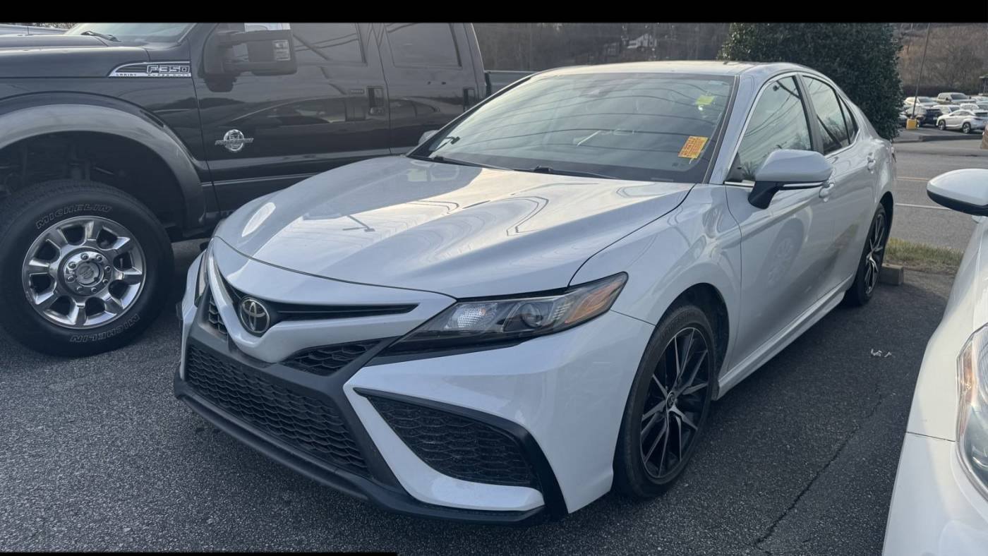 2023 Toyota Camry SE — Sedan — 31,280 mi — Hickory, NC