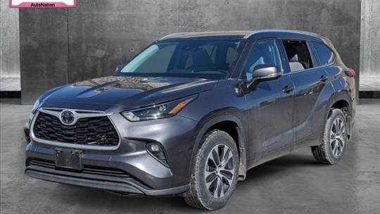 2022 Toyota Highlander XLE — SUV — 13,980 mi — Golden, CO
