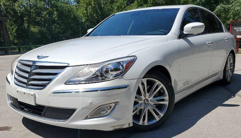 2013 Hyundai Genesis 3.8 — Sedan — 100,884 mi — Lake Worth, TX