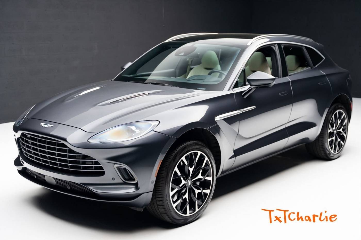 2023 Aston Martin DBX