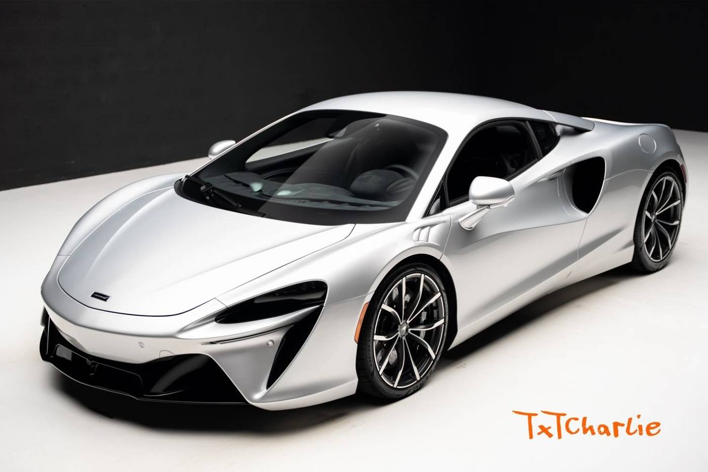 2023 McLaren Artura