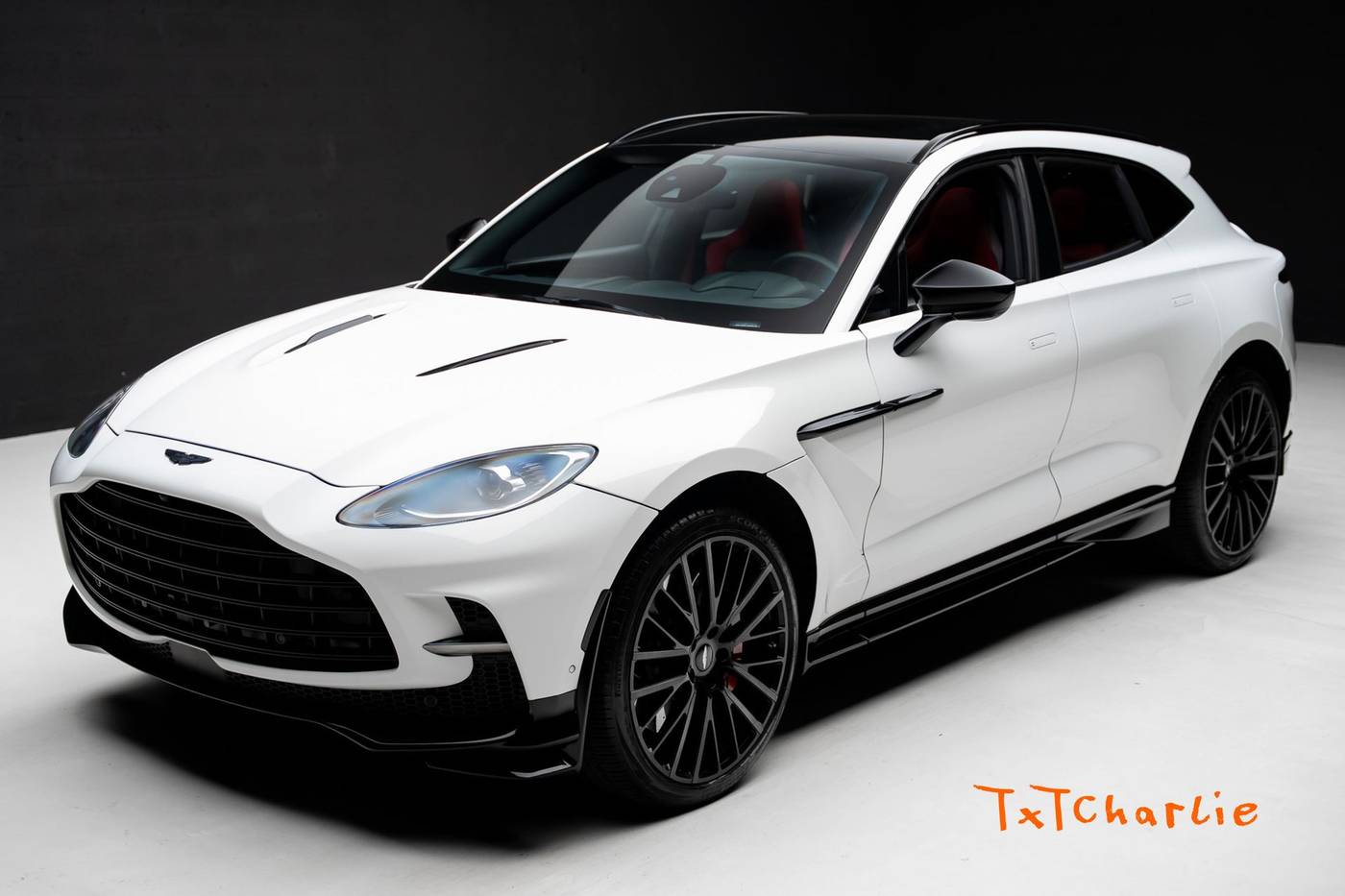 2023 Aston Martin DBX 707