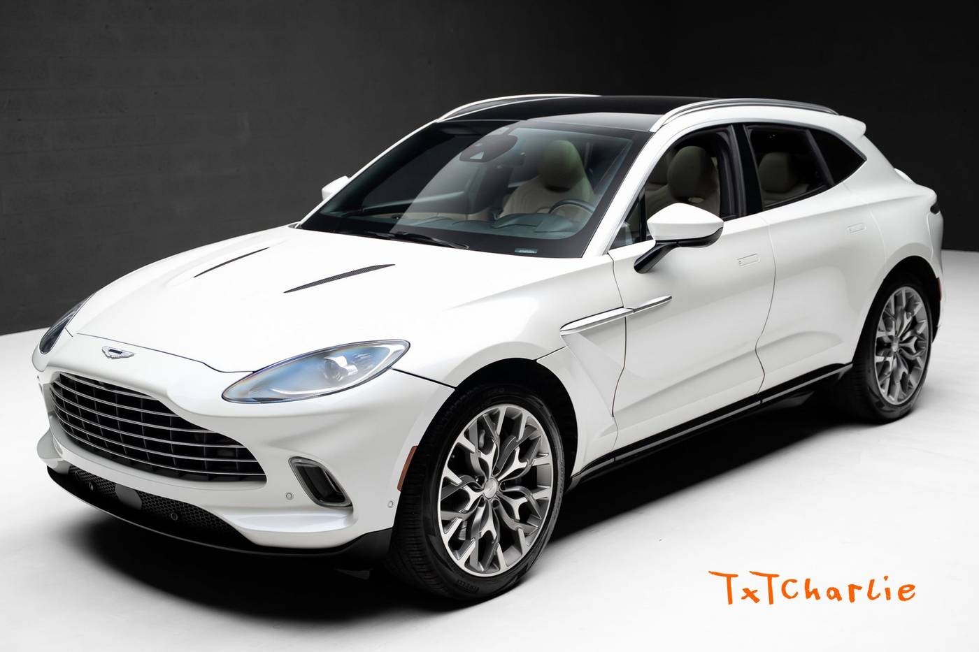 2021 Aston Martin DBX Standard