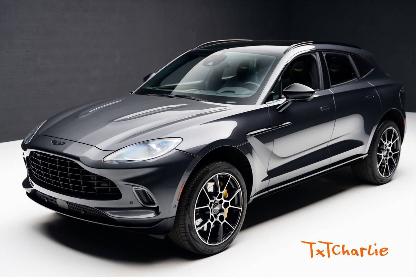 2021 Aston Martin DBX