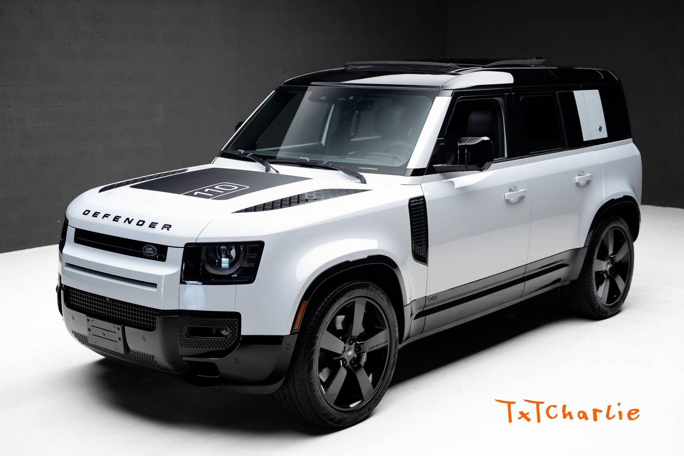 2023 Land Rover Defender V8