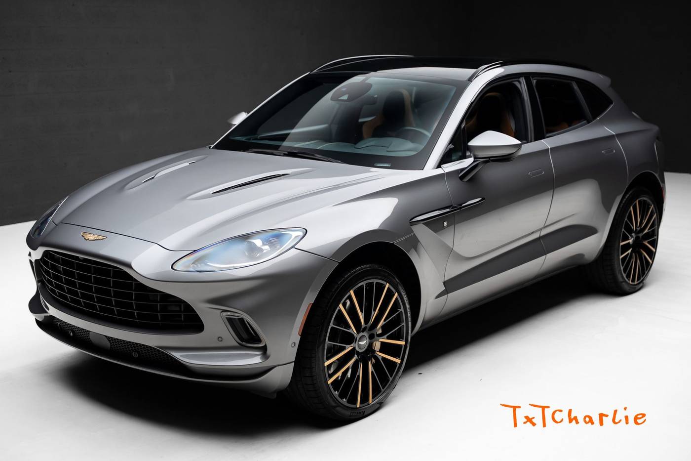 2023 Aston Martin DBX Standard
