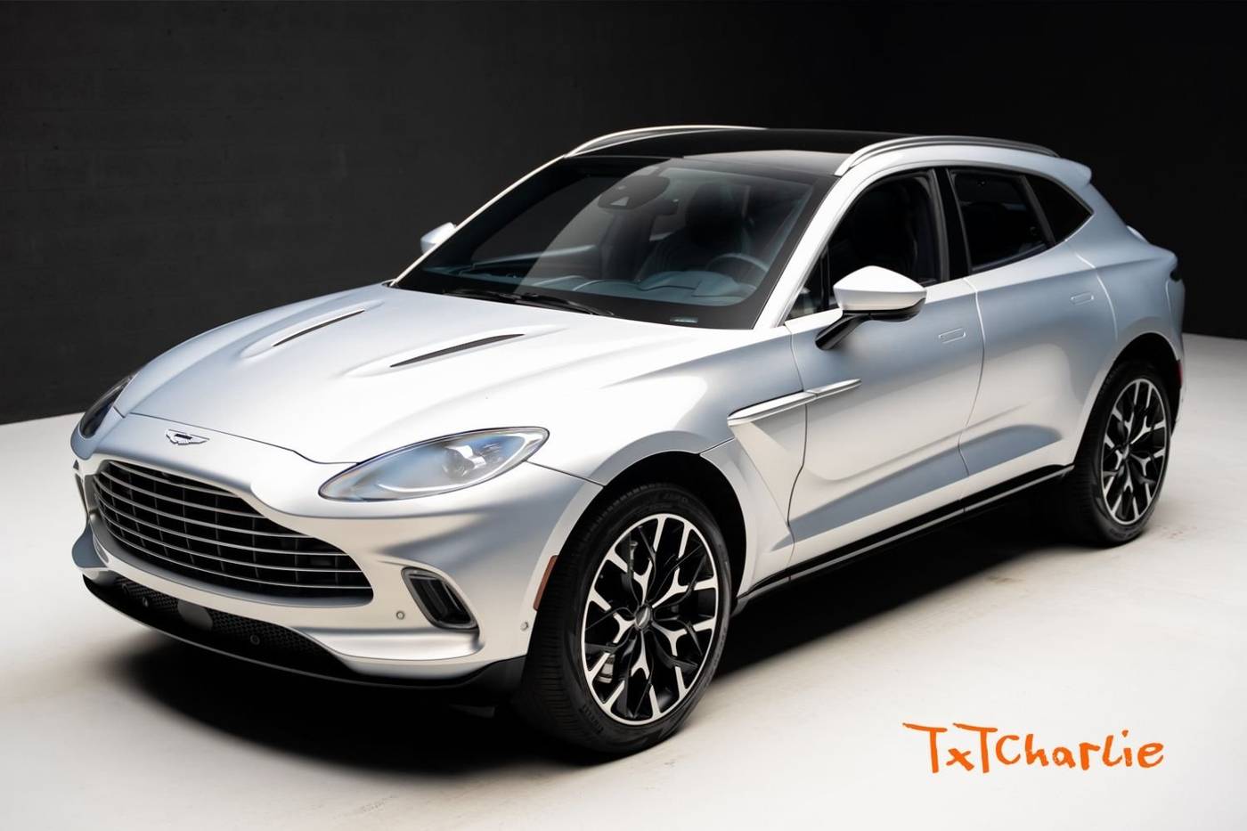 2021 Aston Martin DBX