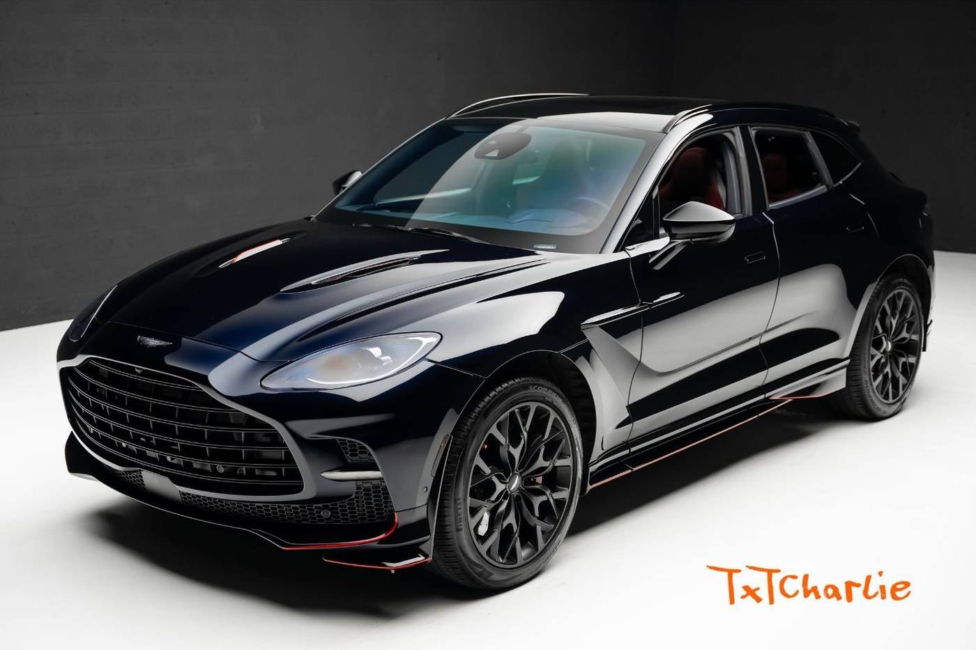 2023 Aston Martin DBX 707
