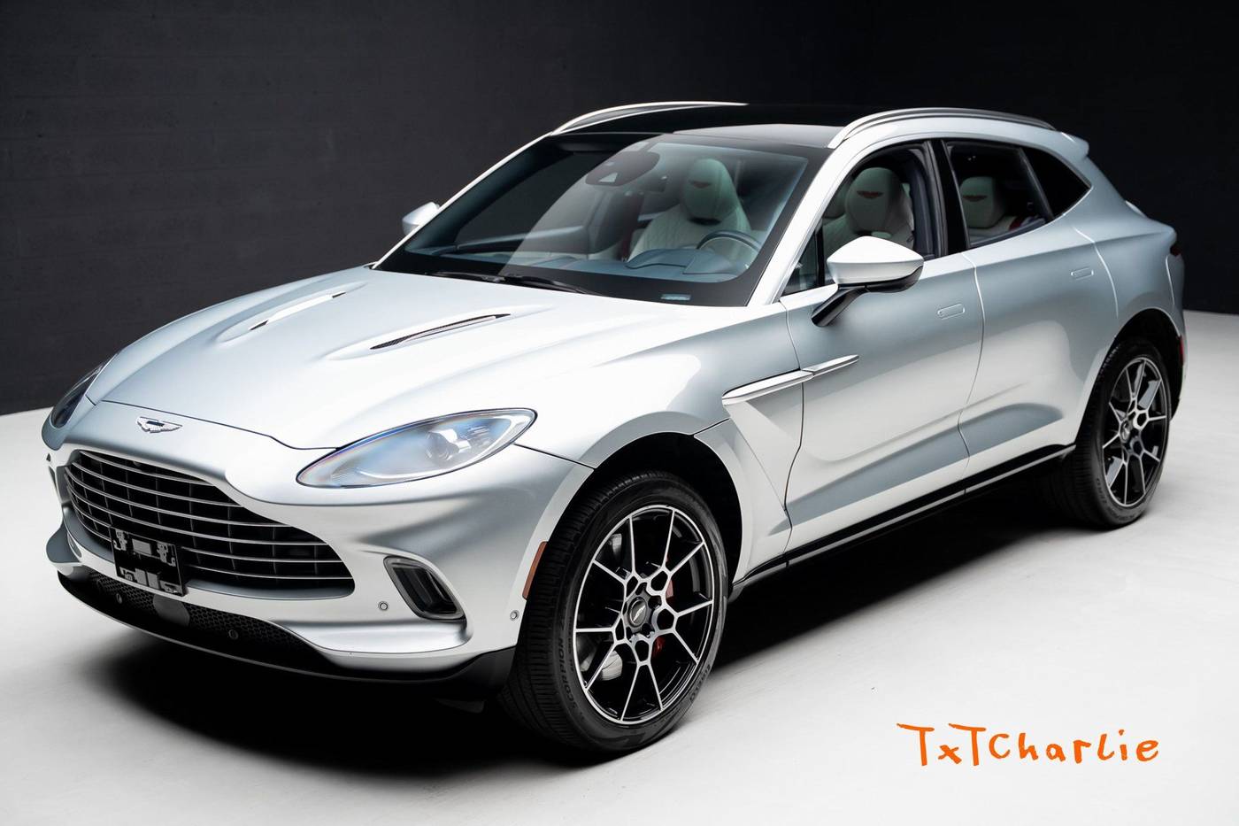2022 Aston Martin DBX Standard