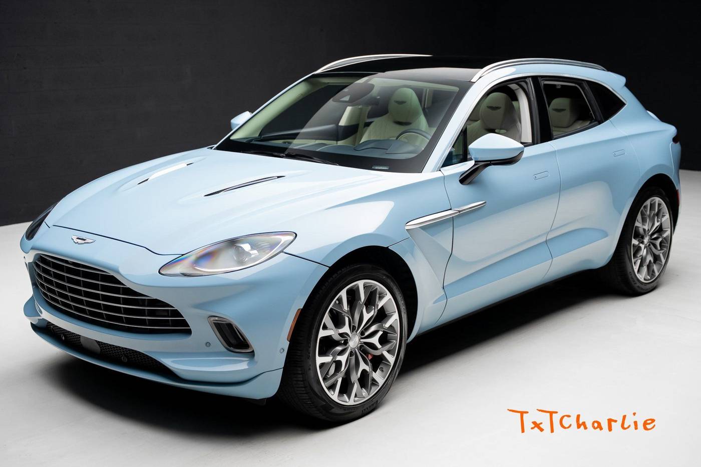2023 Aston Martin DBX Standard