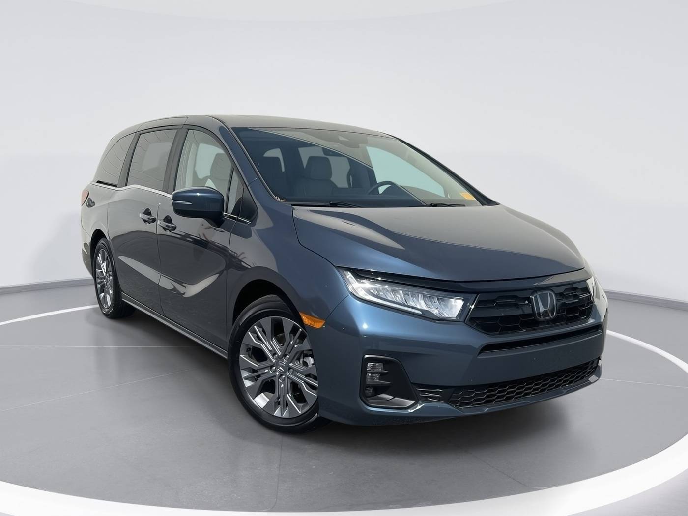 2025 Honda Odyssey Touring — Minivan — 1,859 mi — Hickory, NC
