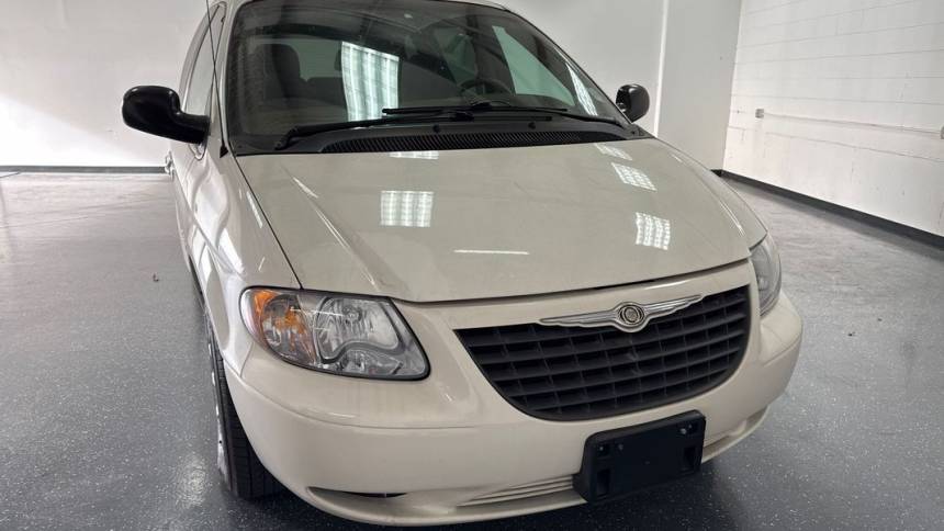 2001 Chrysler Voyager LX — Minivan — 80,842 mi — Englewood, CO