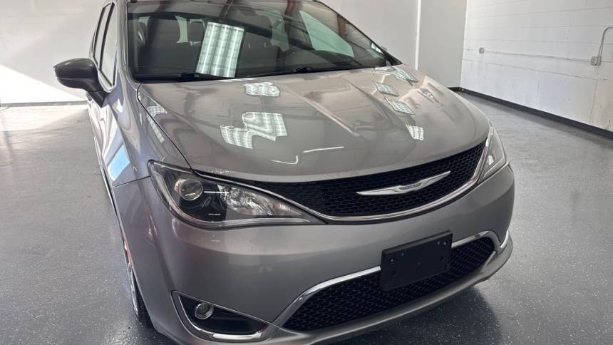 2017 Chrysler Pacifica Touring L — Minivan — 103,456 mi — Englewood, CO