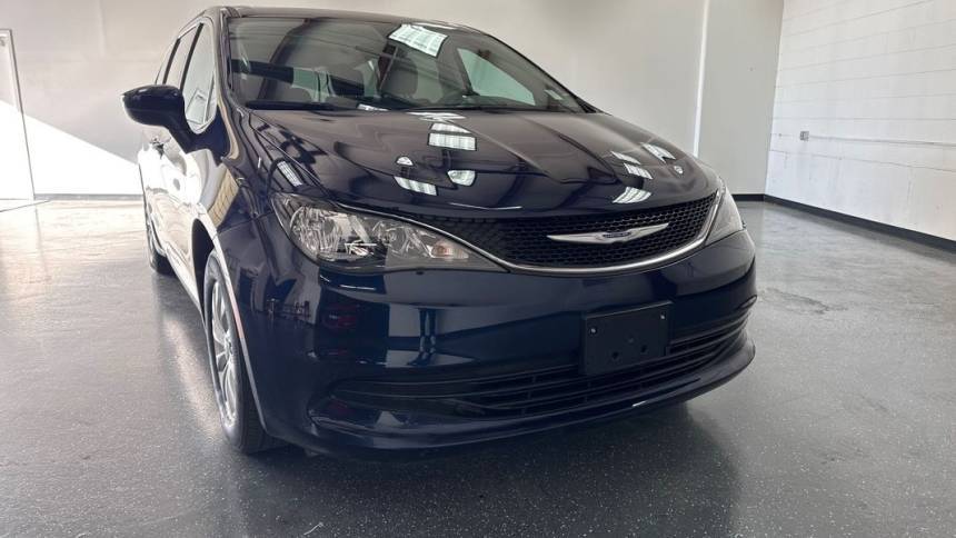 2017 Chrysler Pacifica Touring — Minivan — 43,657 mi — Englewood, CO