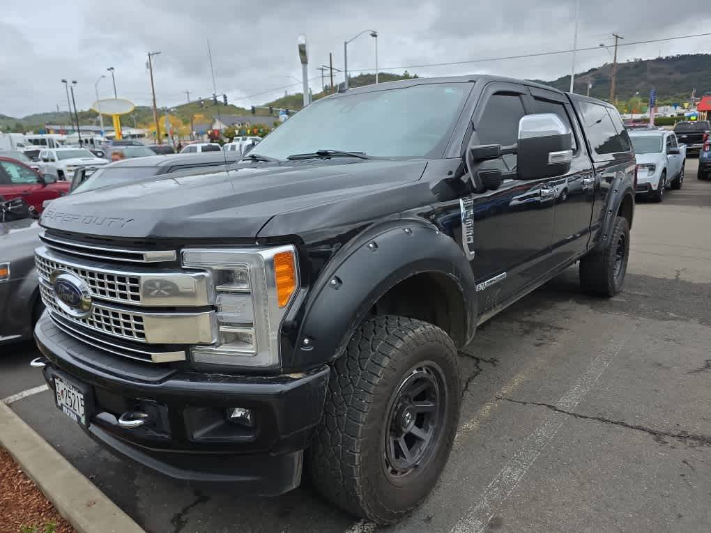 2019 Ford Super Duty F-350 Platinum — Pickup Truck — 82,412 mi — Roseburg, OR