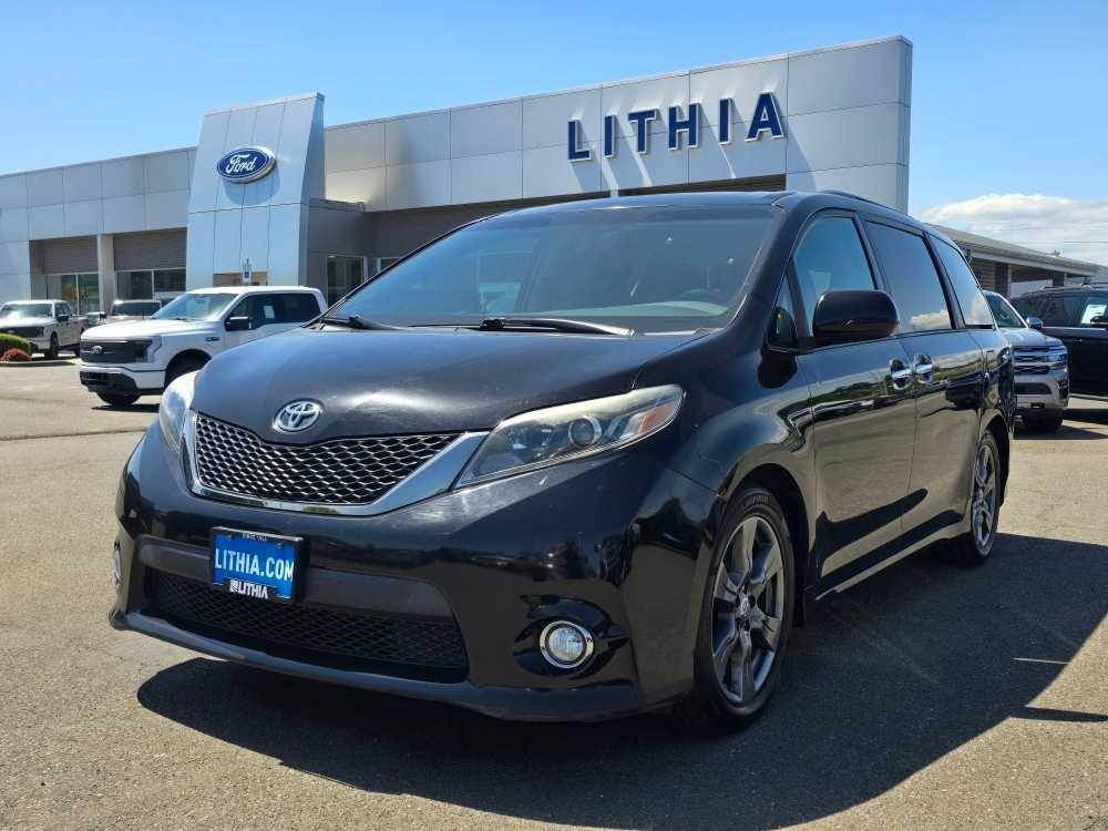 2017 Toyota Sienna SE — Minivan — 82,205 mi — Roseburg, OR