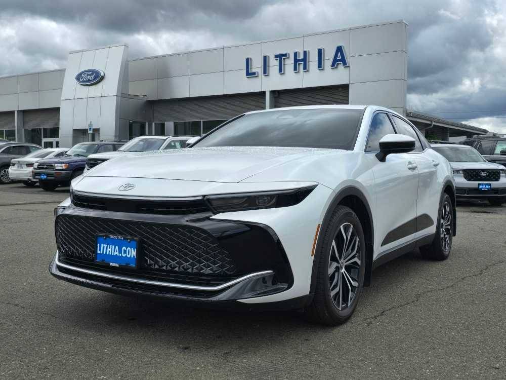 2024 Toyota Crown XLE — Sedan — 5,189 mi — Roseburg, OR