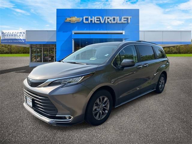 2023 Toyota Sienna XLE — Minivan — 41,762 mi — Middletown, CT