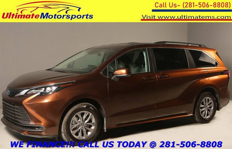 2024 Toyota Sienna LE — Minivan — 6,823 mi — Houston, TX