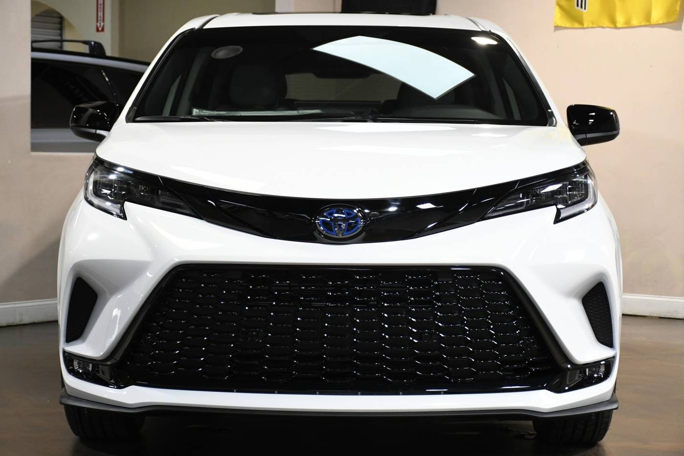 2025 Toyota Sienna XSE — Minivan — 385 mi — Tampa, FL