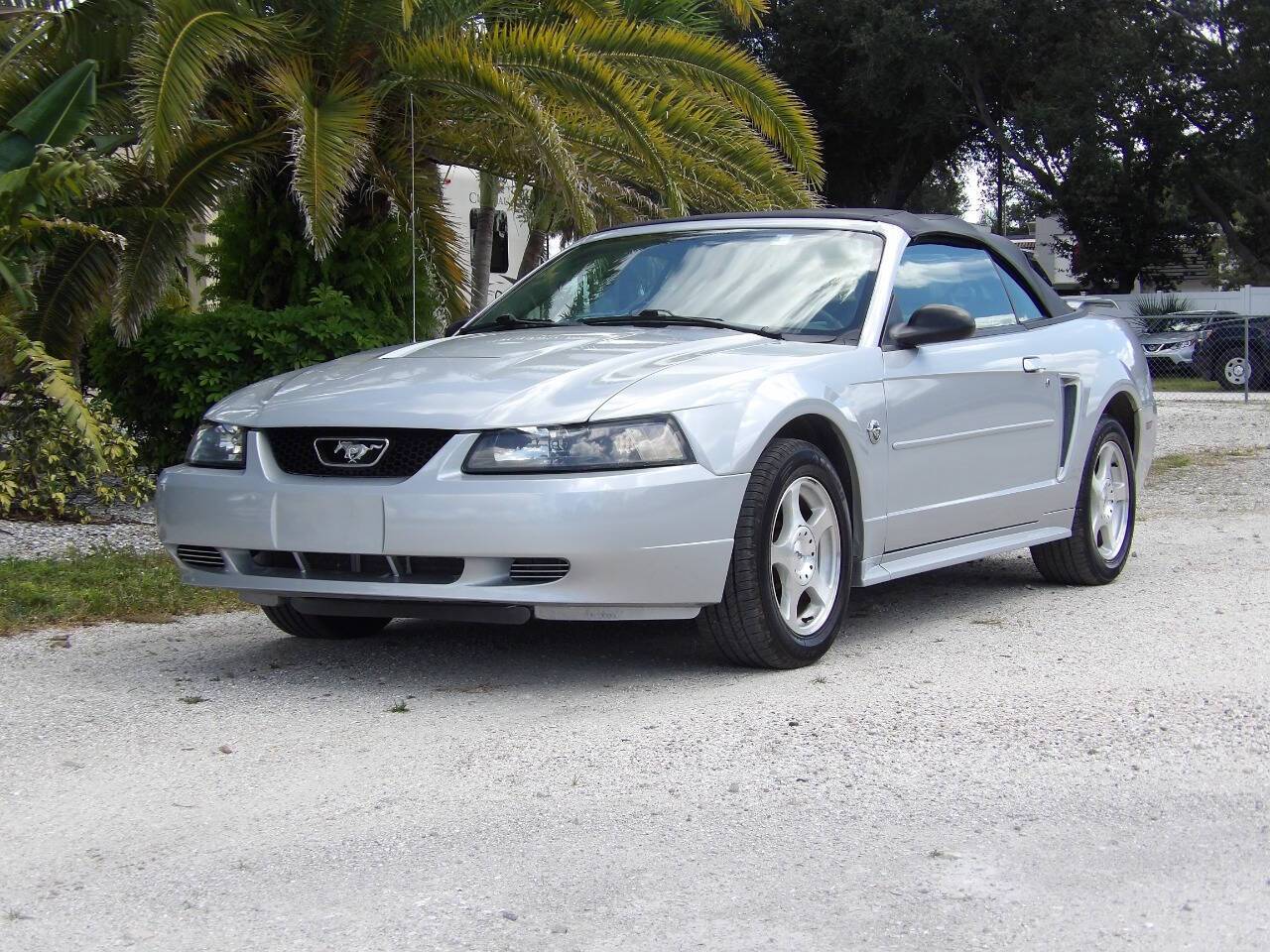 2004 Ford Mustang Deluxe