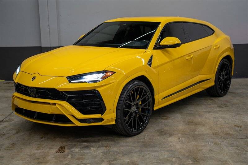 2020 Lamborghini Urus Standard