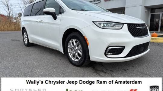 2023 Chrysler Pacifica Touring L — Minivan — 61,362 mi — Amsterdam, NY