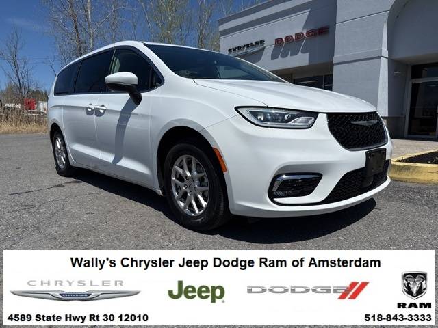 2023 Chrysler Pacifica Touring L — Minivan — 69,832 mi — Amsterdam, NY