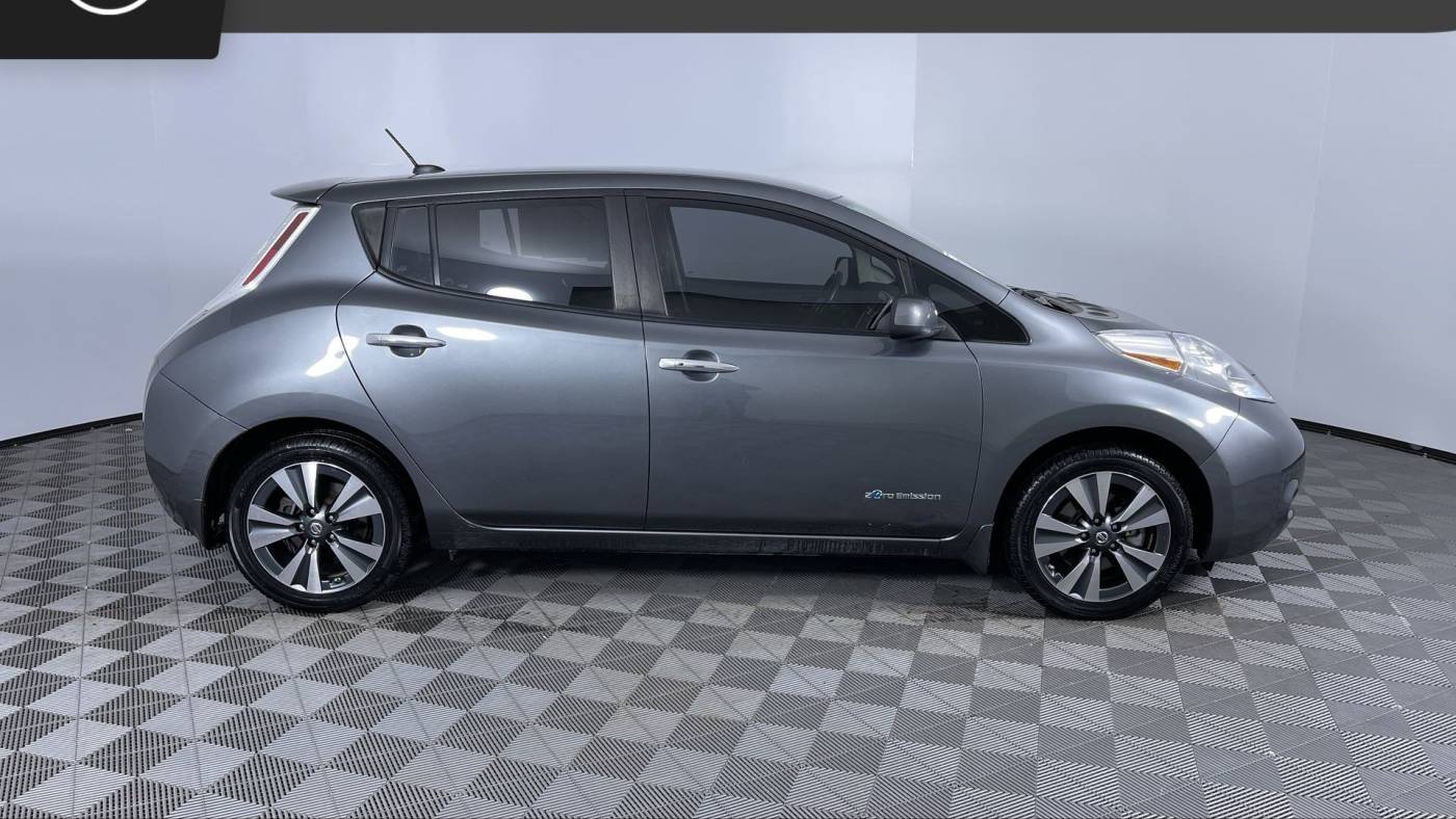2017 Nissan LEAF SV — Hatchback — 43,895 mi — Littleton, CO