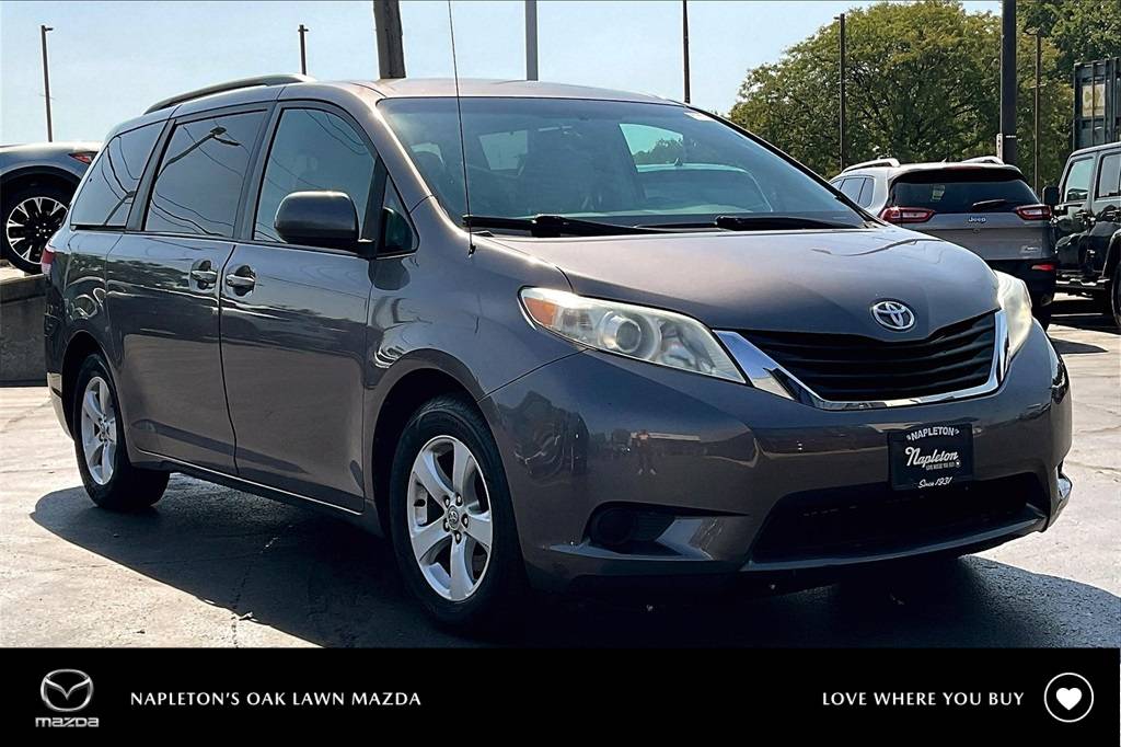 2011 Toyota Sienna LE — Minivan — 139,162 mi — Oak Lawn, IL
